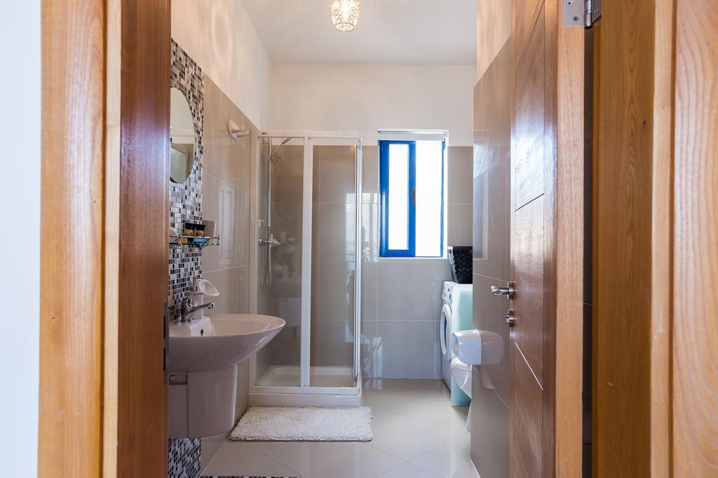 Apartmán Seaview Luxury Penthouse With Shared Swimming Pool Għajnsielem Exteriér fotografie
