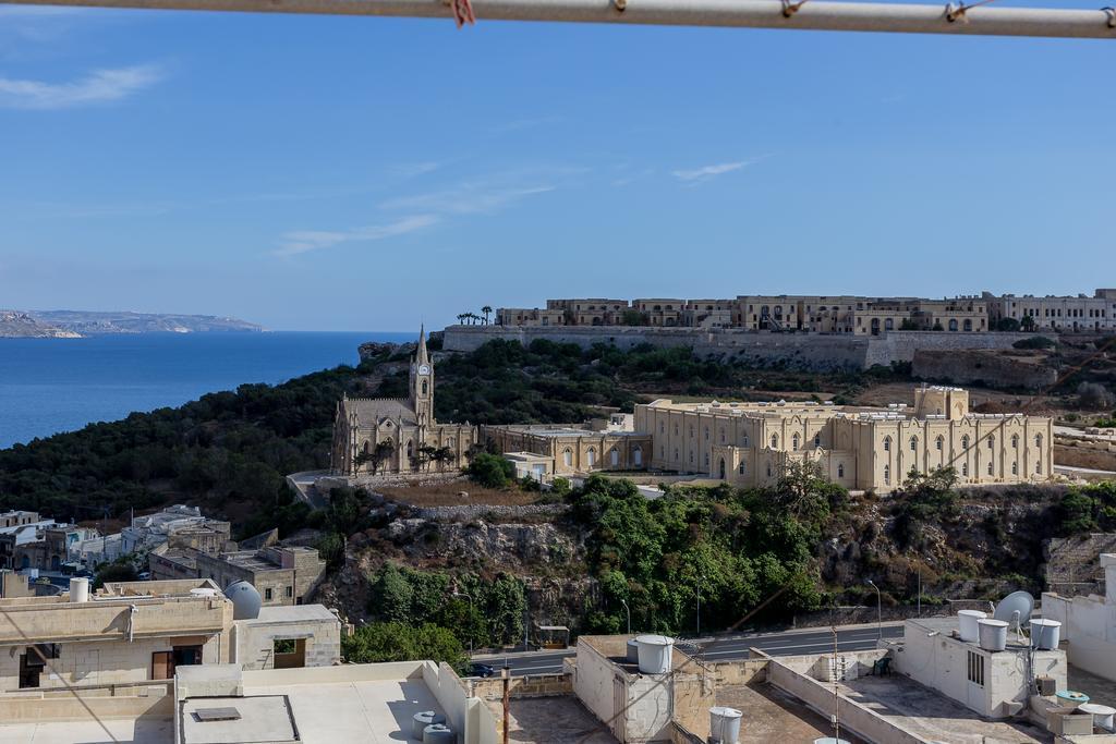 Apartmán Seaview Luxury Penthouse With Shared Swimming Pool Għajnsielem Exteriér fotografie
